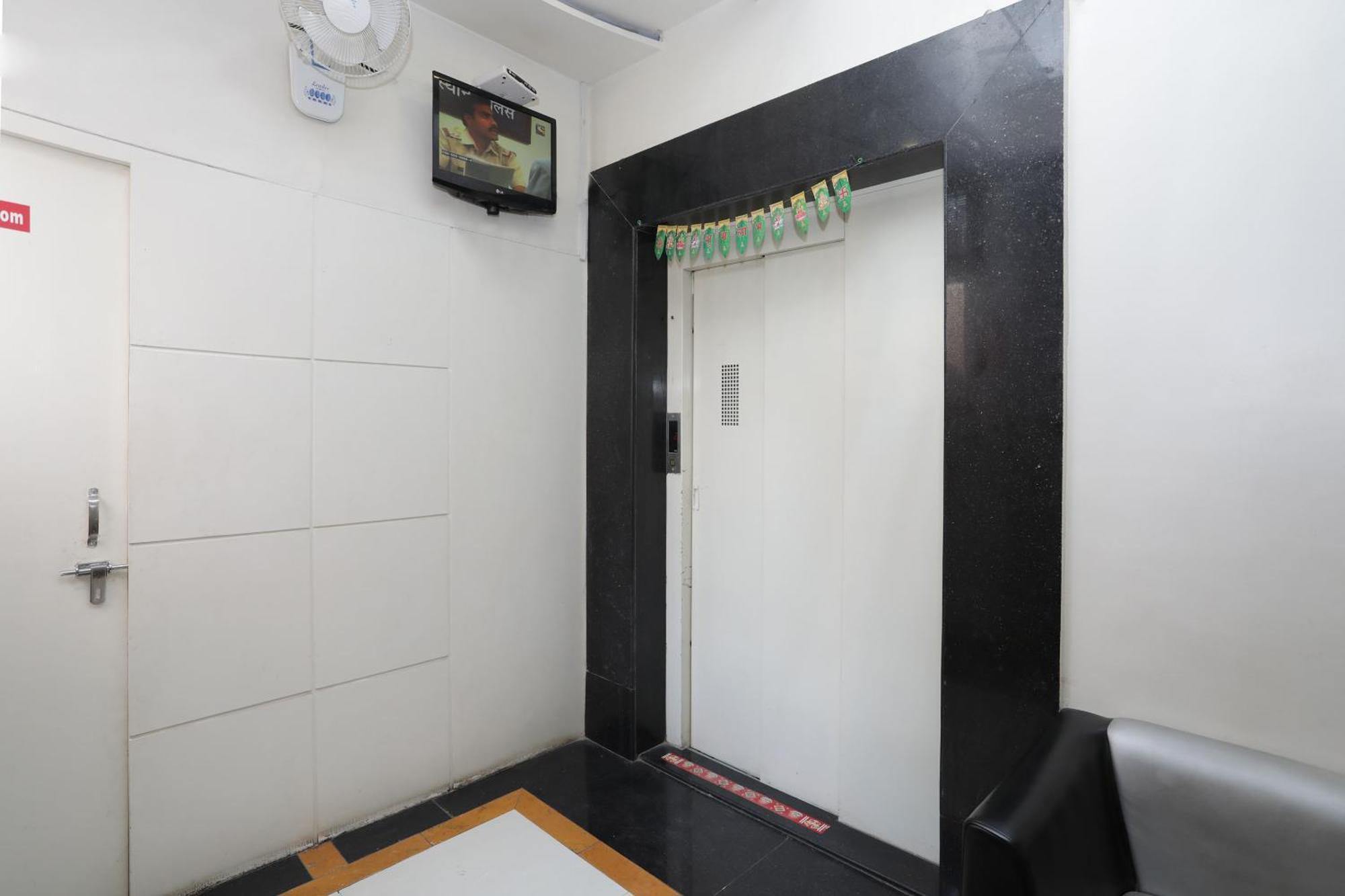 Hotel O Everest Inn Hotel Poona Buitenkant foto