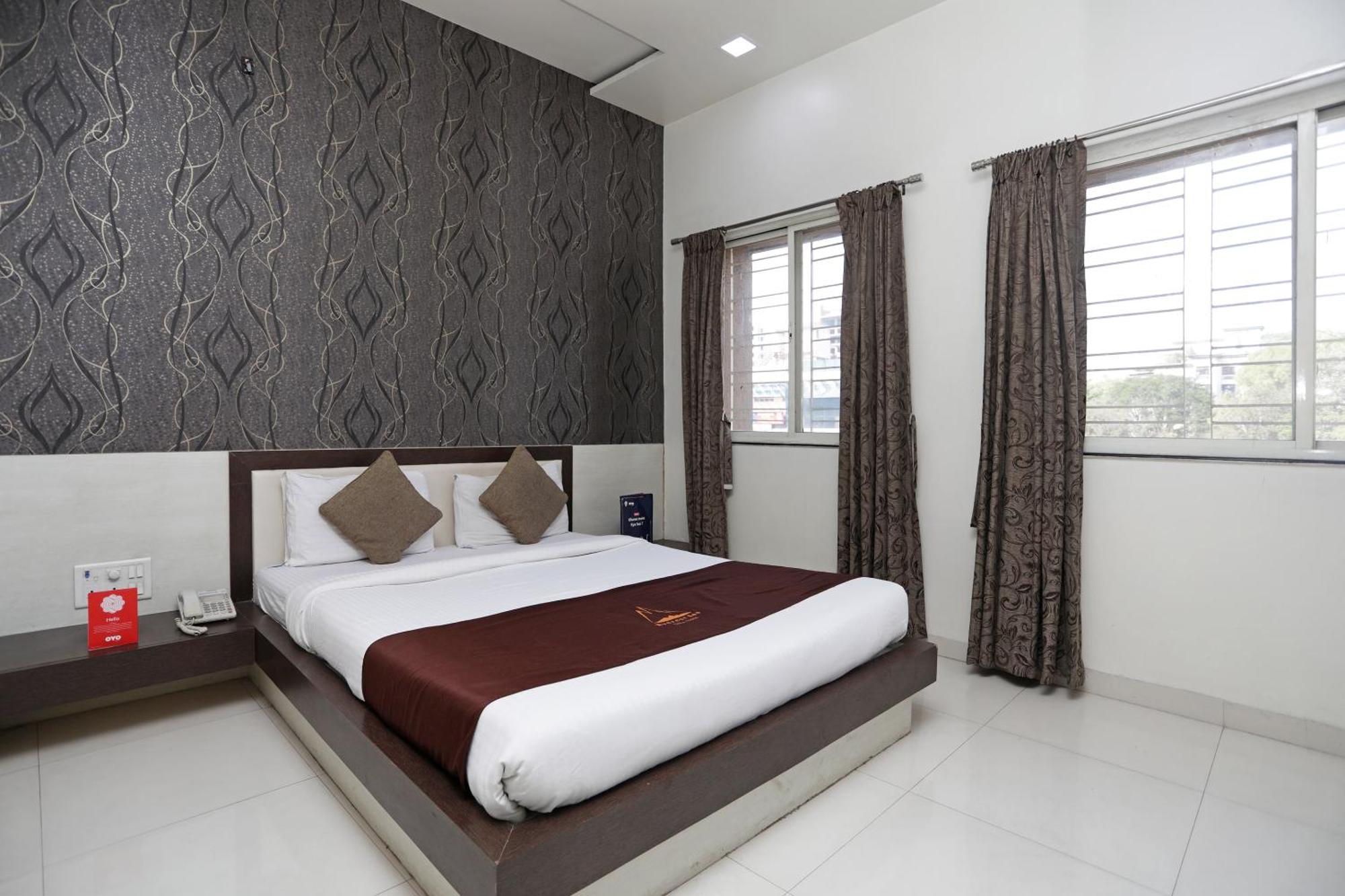 Hotel O Everest Inn Hotel Poona Buitenkant foto