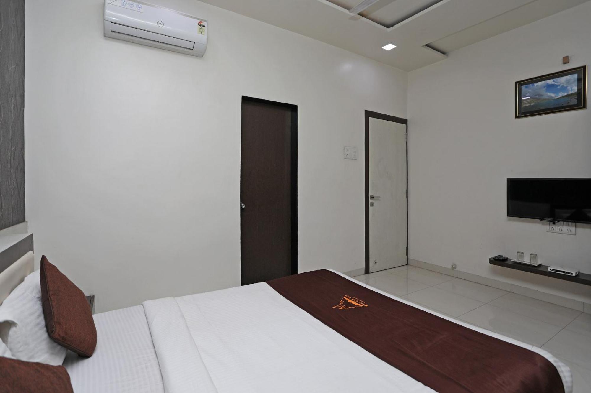 Hotel O Everest Inn Hotel Poona Buitenkant foto