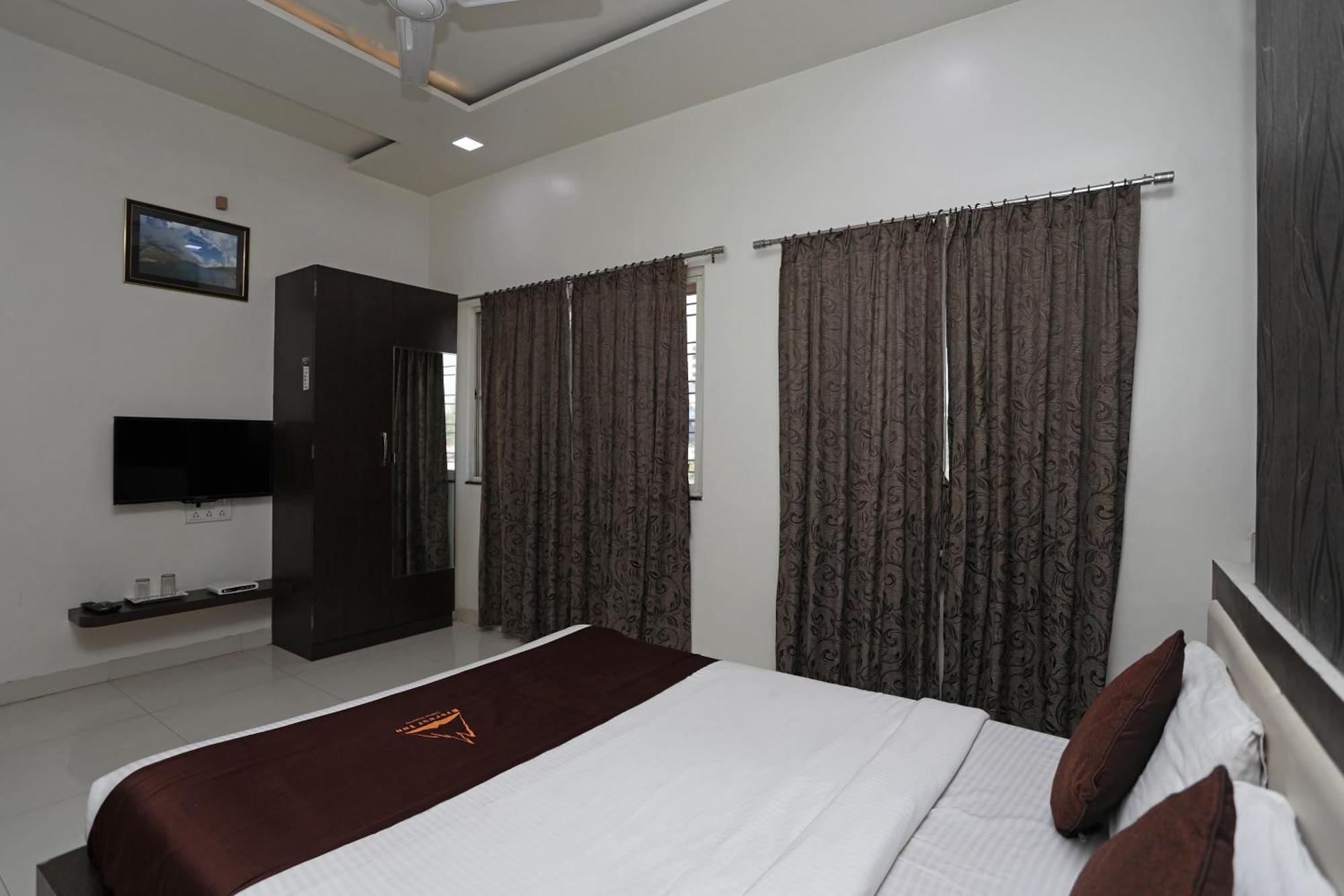 Hotel O Everest Inn Hotel Poona Buitenkant foto
