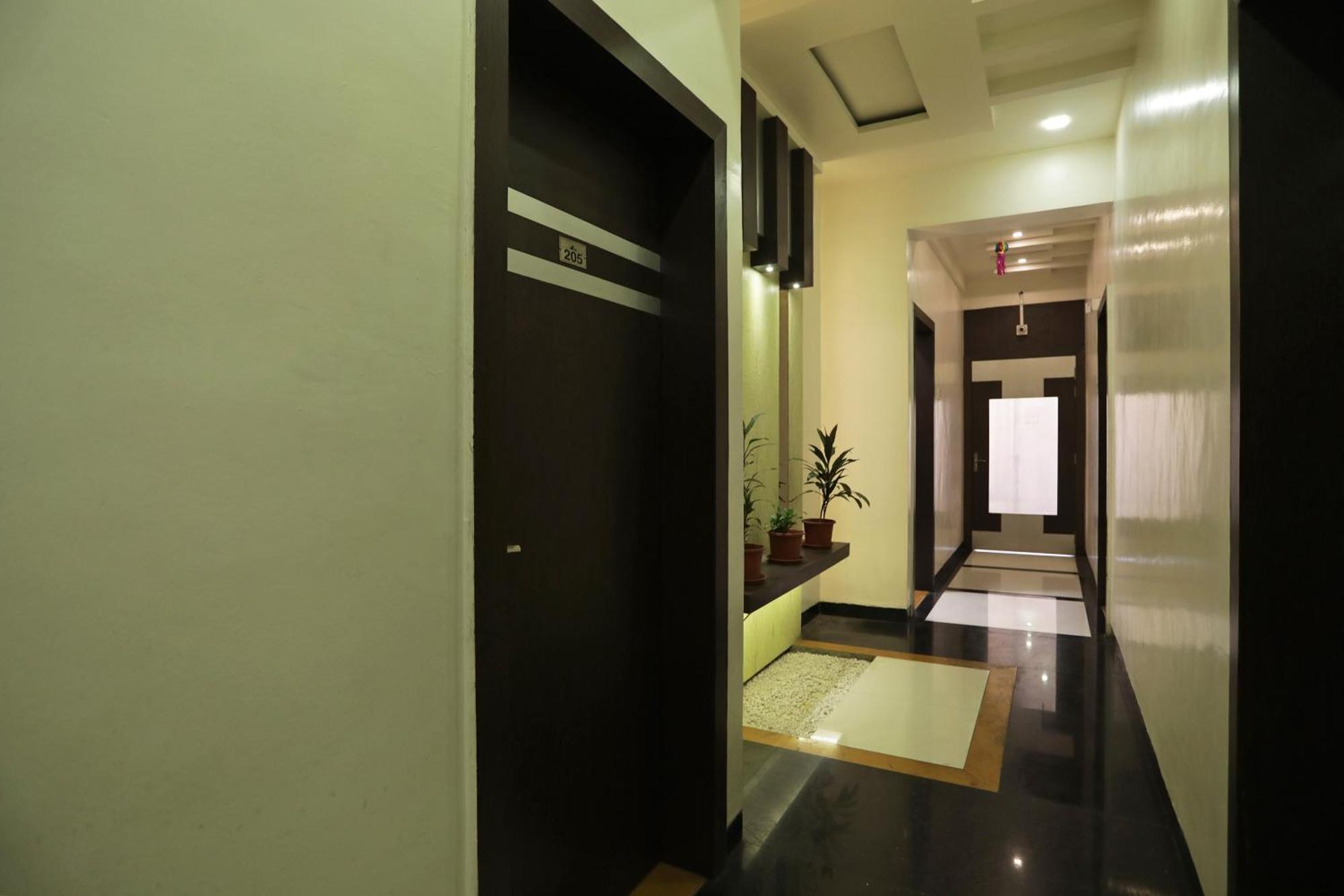 Hotel O Everest Inn Hotel Poona Buitenkant foto