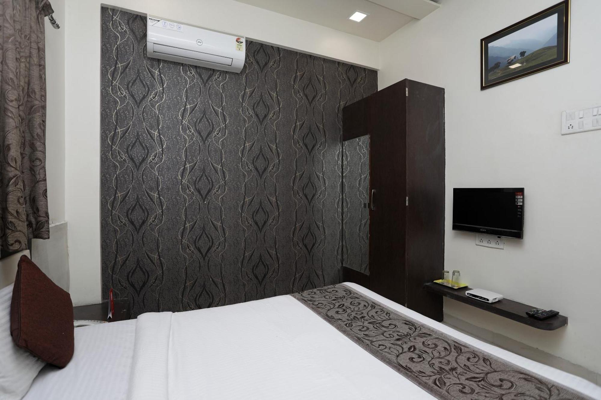 Hotel O Everest Inn Hotel Poona Buitenkant foto